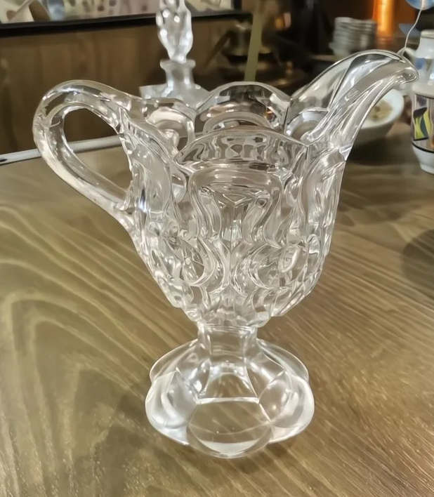 Старинный Молочник, красивый, винтажное стекло